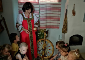 Знакомство с русским бытом Знакомство с русским бытом.